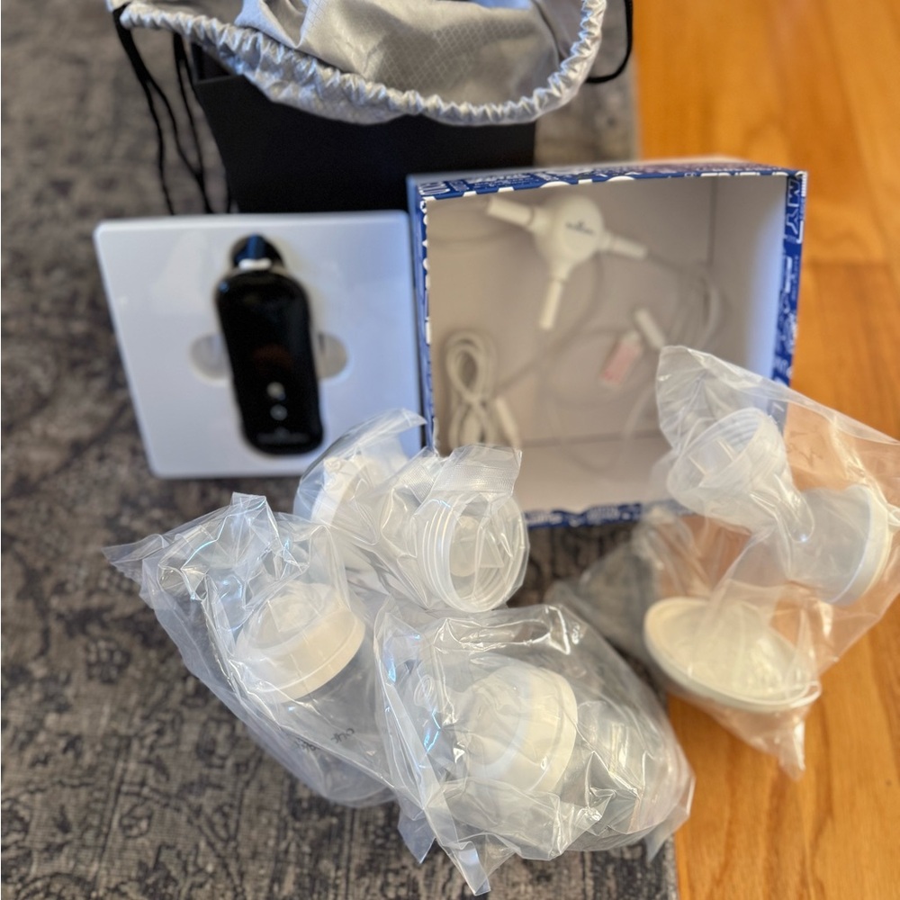 Black Portable Breast Pump - Picture 2 of 6